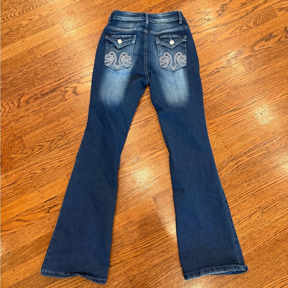 Embroidered pocket women's flare jeans size 26